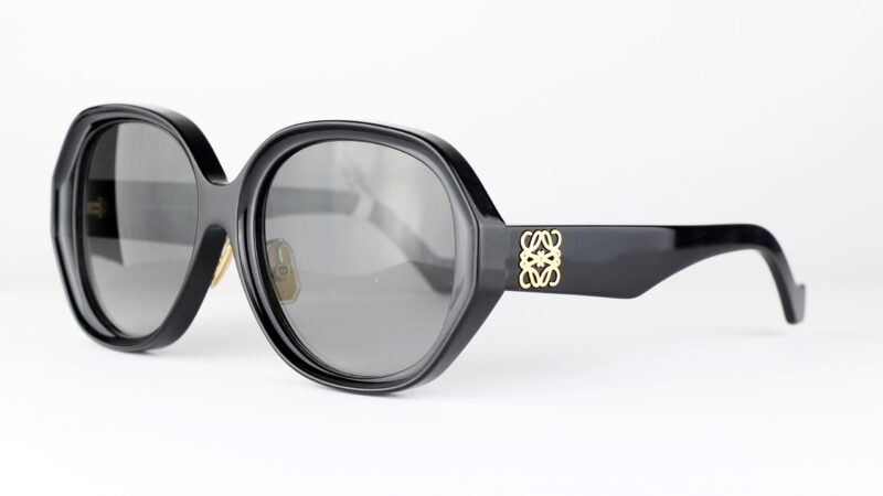 Okulary przeciwsłoneczne LOEWE LW40080U 01B - obrazek 2